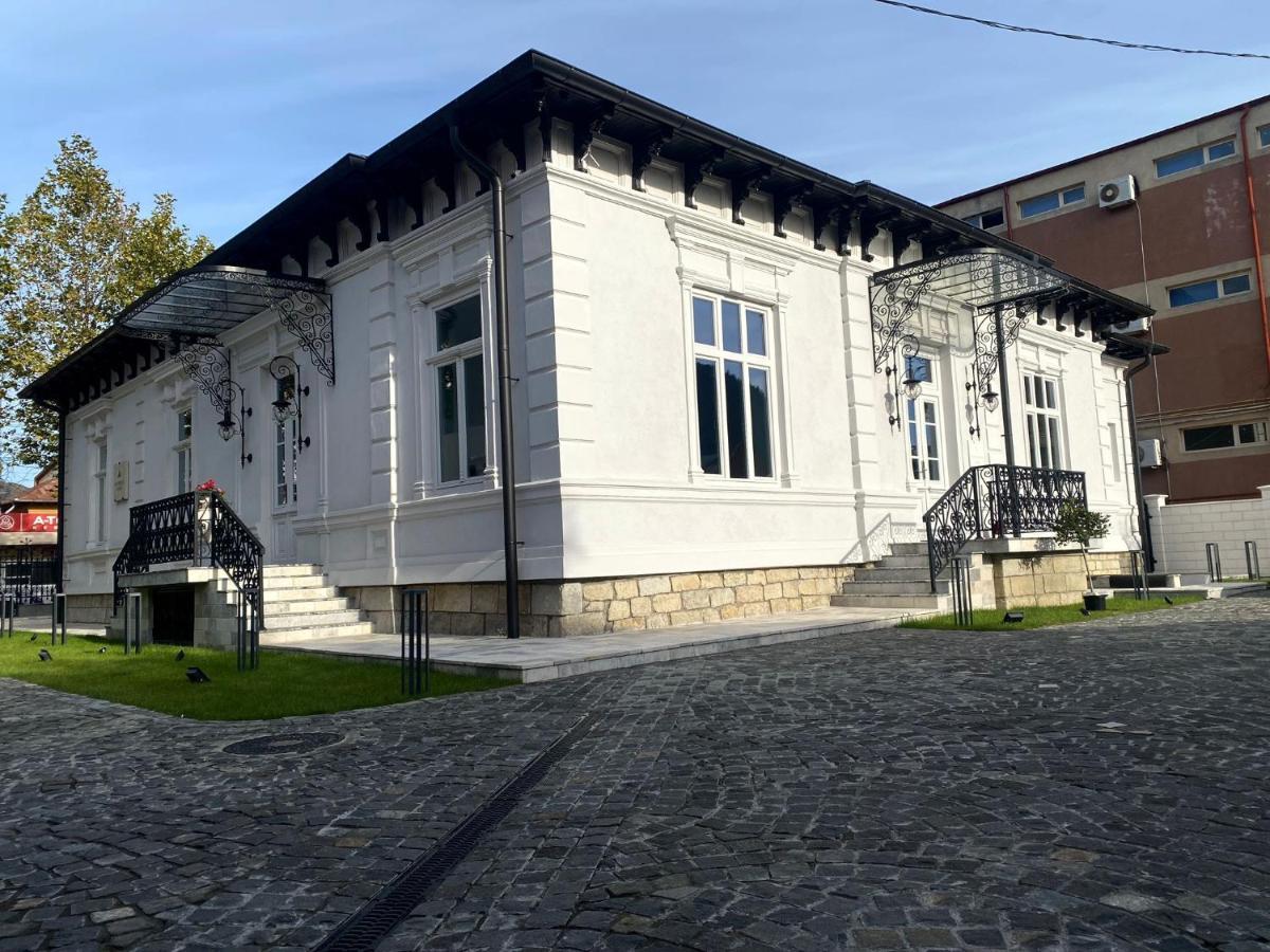 Augsburg Apart Piatra Neamţ Esterno foto