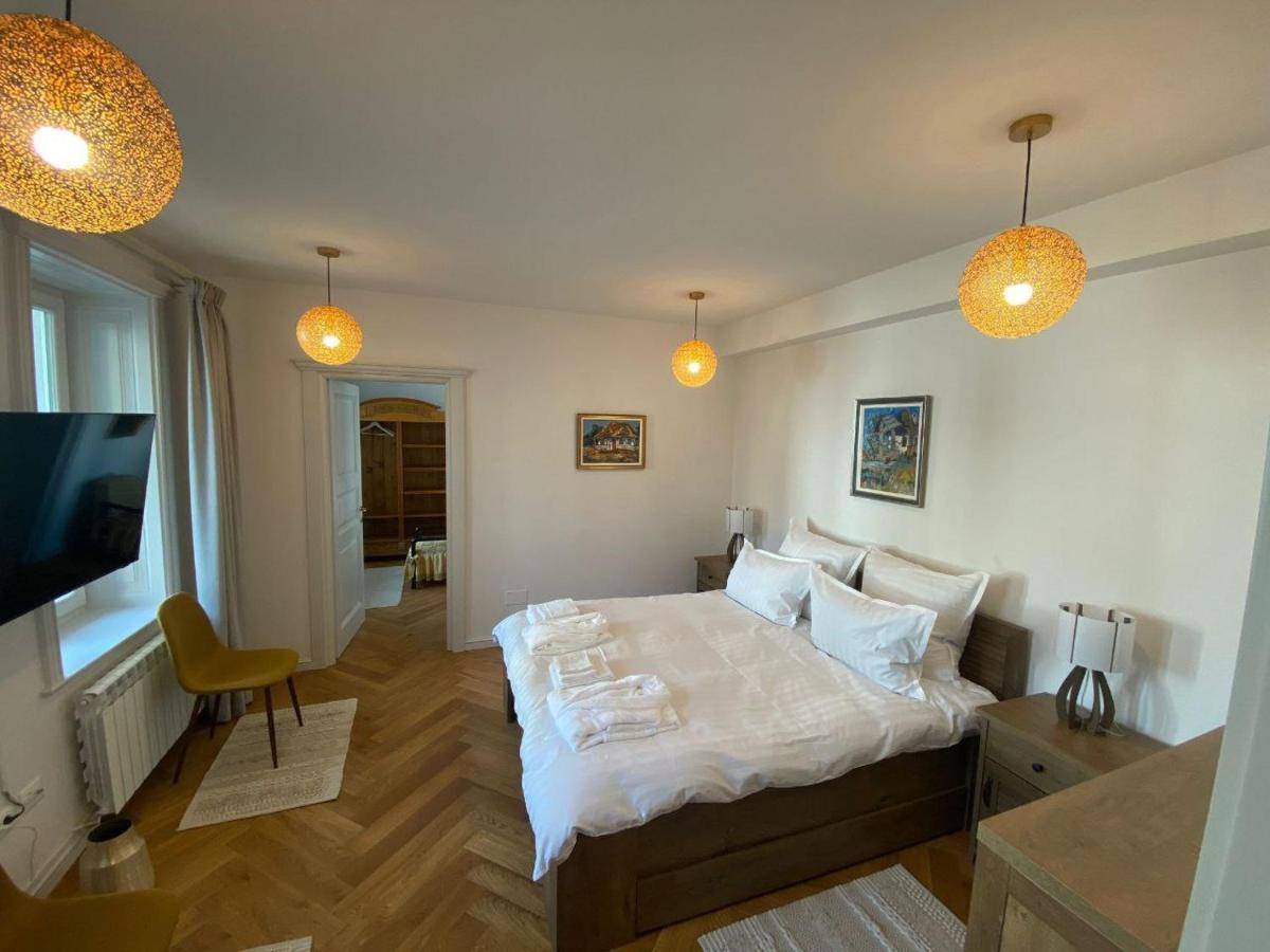 Augsburg Apart Piatra Neamţ Esterno foto