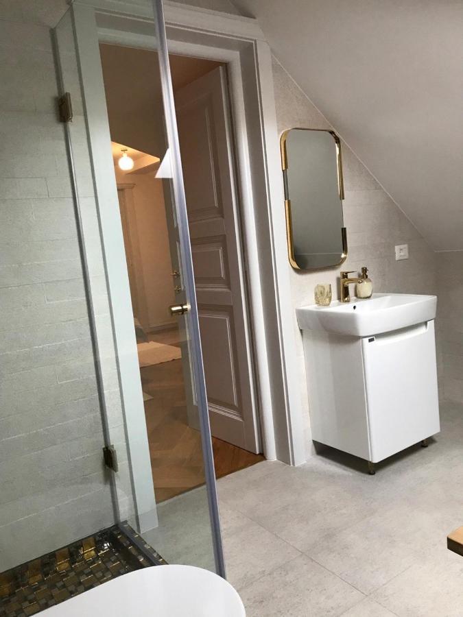 Augsburg Apart Piatra Neamţ Esterno foto