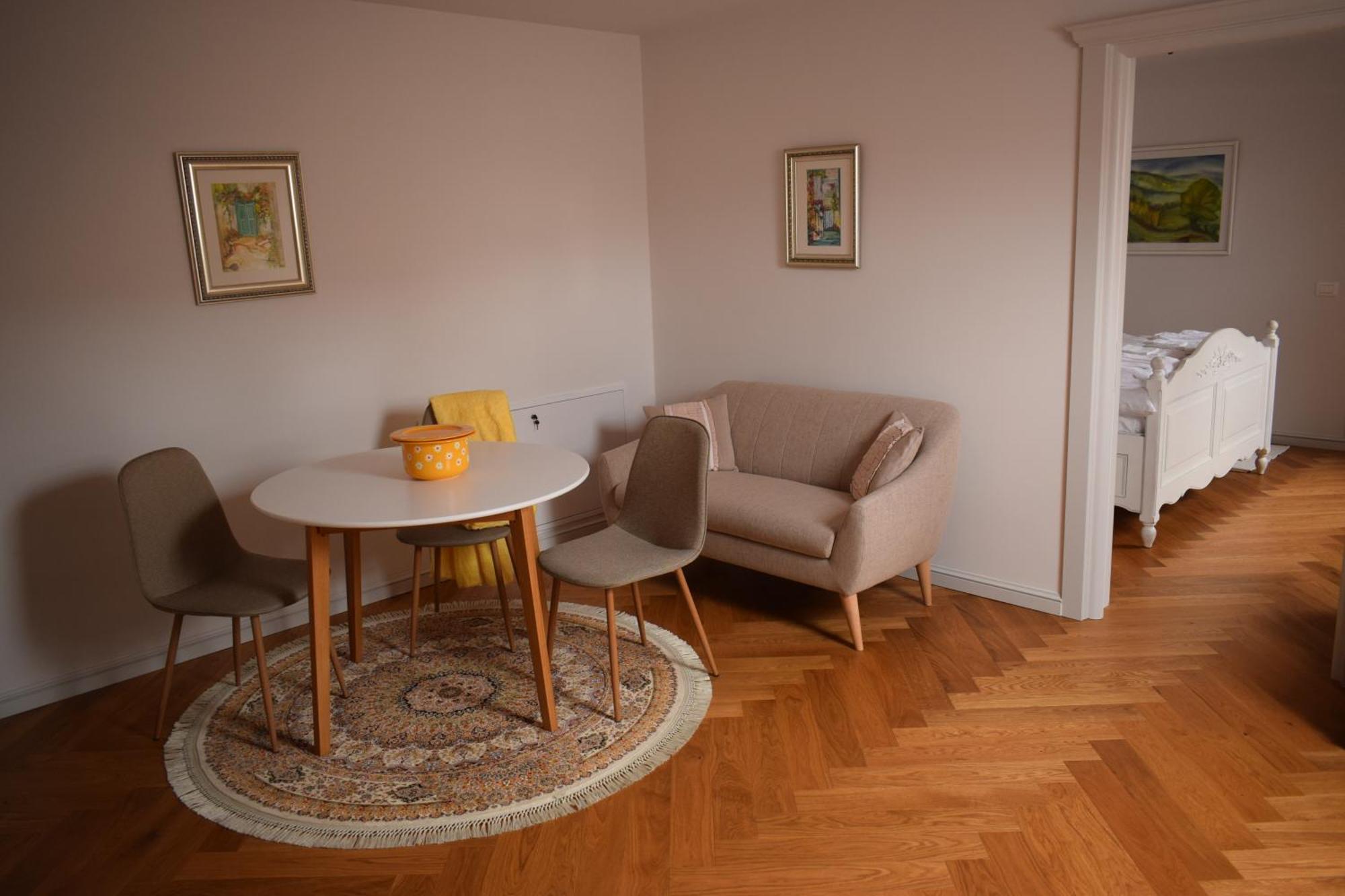 Augsburg Apart Piatra Neamţ Esterno foto