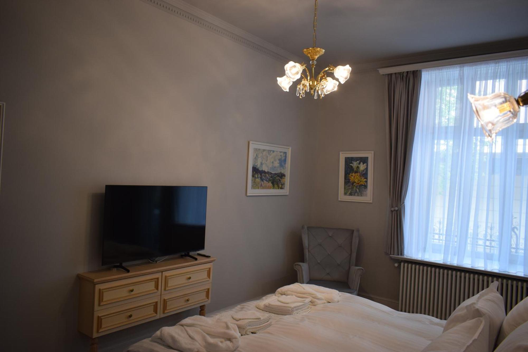 Augsburg Apart Piatra Neamţ Esterno foto