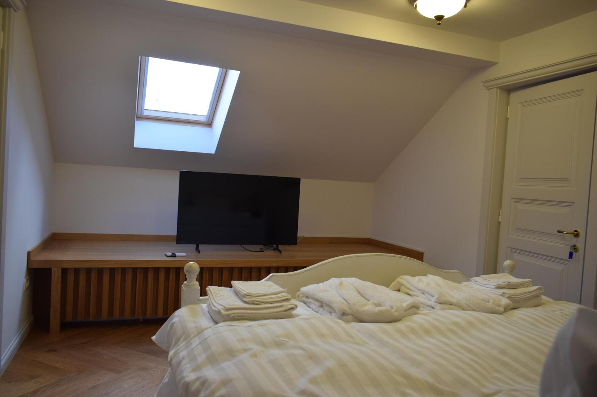 Augsburg Apart Piatra Neamţ Esterno foto