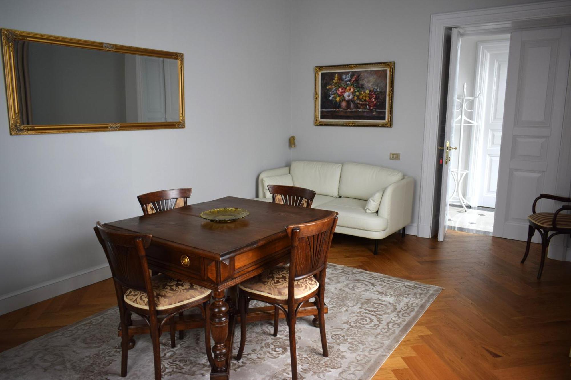 Augsburg Apart Piatra Neamţ Esterno foto